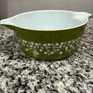 Vintage Pyrex dish EUC